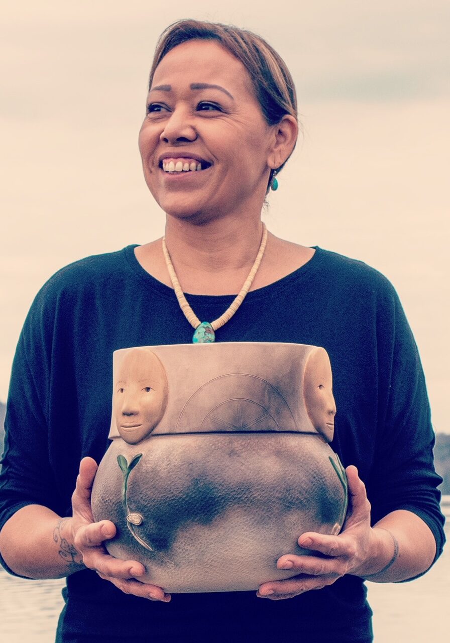 fox_holding pot